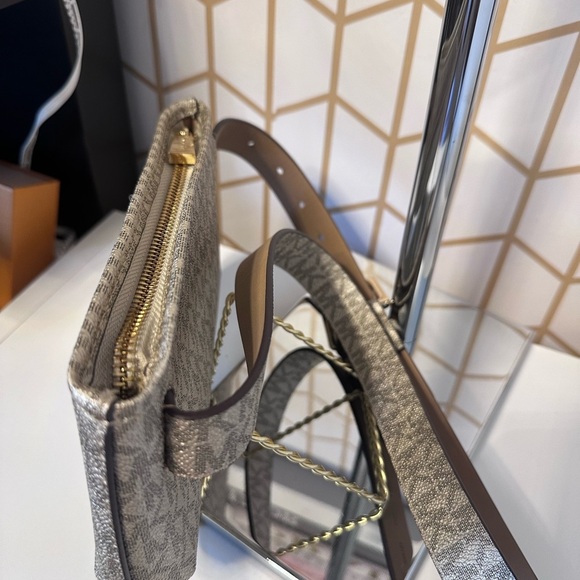 NWOT Gold Michael Kors Belt Small bag. - Picture 2 of 9
